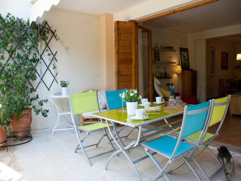 Comfortable Garden Apt Near Vouliagmeni Beach Atenas Exterior foto